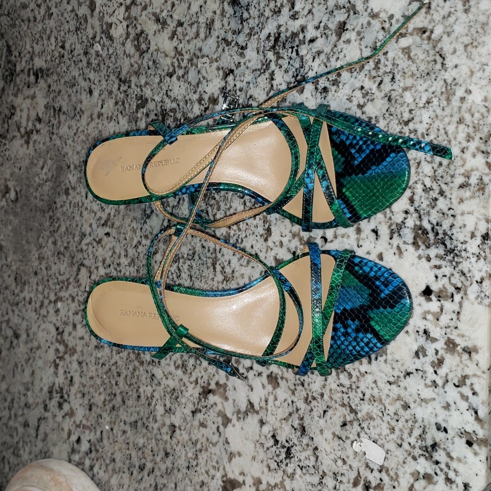NWOT Banana Republic strappy crisscross heel sandal snake skin texture size 8.5
